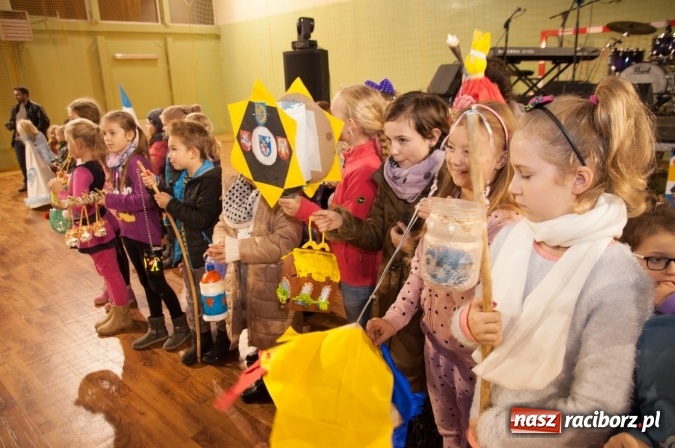 Zdjęcie w galerii na portalu naszraciborz.pl: Msza, kolorowy korowód i rodzinny festyn - huczne obchody św. Marcina w Kuźni Raciborskiej wiadomości z regionu