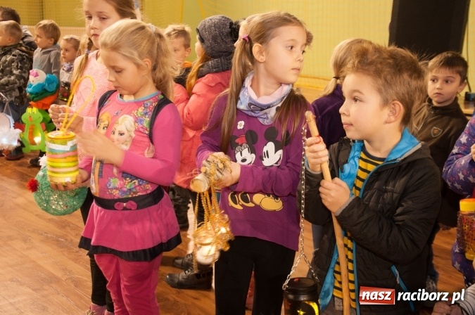 Zdjęcie w galerii na portalu naszraciborz.pl: Msza, kolorowy korowód i rodzinny festyn - huczne obchody św. Marcina w Kuźni Raciborskiej wiadomości z regionu