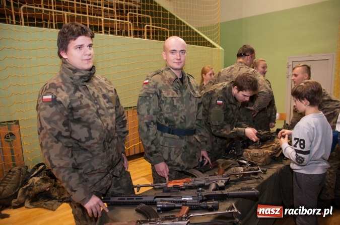 Zdjęcie w galerii na portalu naszraciborz.pl: Msza, kolorowy korowód i rodzinny festyn - huczne obchody św. Marcina w Kuźni Raciborskiej wiadomości z regionu