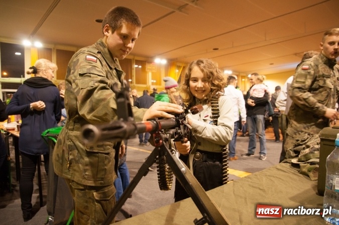 Zdjęcie w galerii na portalu naszraciborz.pl: Msza, kolorowy korowód i rodzinny festyn - huczne obchody św. Marcina w Kuźni Raciborskiej wiadomości z regionu