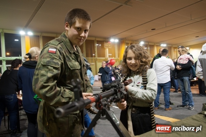 Zdjęcie w galerii na portalu naszraciborz.pl: Msza, kolorowy korowód i rodzinny festyn - huczne obchody św. Marcina w Kuźni Raciborskiej wiadomości z regionu