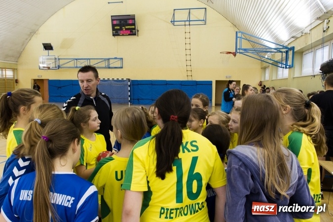 Zdjęcie w galerii na portalu naszraciborz.pl: 4. Turniej Piłki Ręcznej Dziewcząt Młodszych w Pietrowicach Wielkich wiadomości z regionu