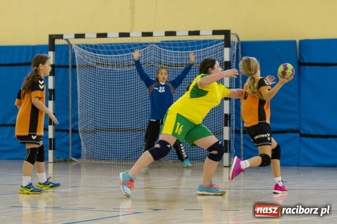 Zdjęcie w galerii na portalu naszraciborz.pl: 4. Turniej Piłki Ręcznej Dziewcząt Młodszych w Pietrowicach Wielkich wiadomości z regionu