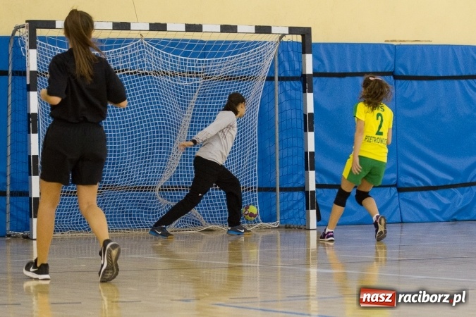 Zdjęcie w galerii na portalu naszraciborz.pl: 4. Turniej Piłki Ręcznej Dziewcząt Młodszych w Pietrowicach Wielkich wiadomości z regionu