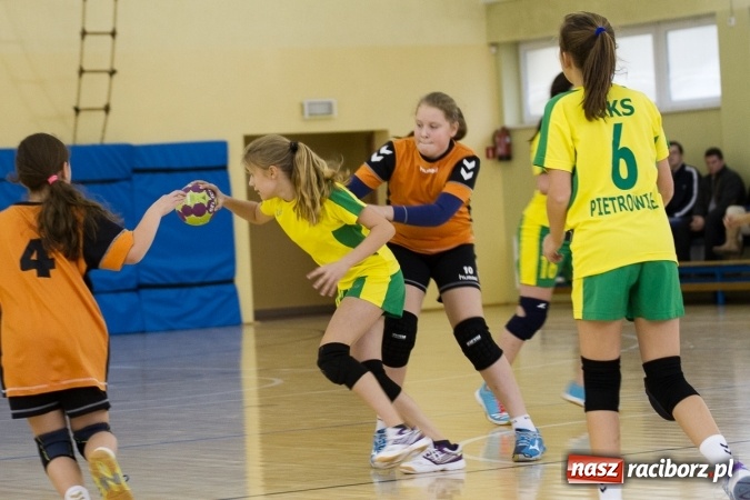Zdjęcie w galerii na portalu naszraciborz.pl: 4. Turniej Piłki Ręcznej Dziewcząt Młodszych w Pietrowicach Wielkich wiadomości z regionu