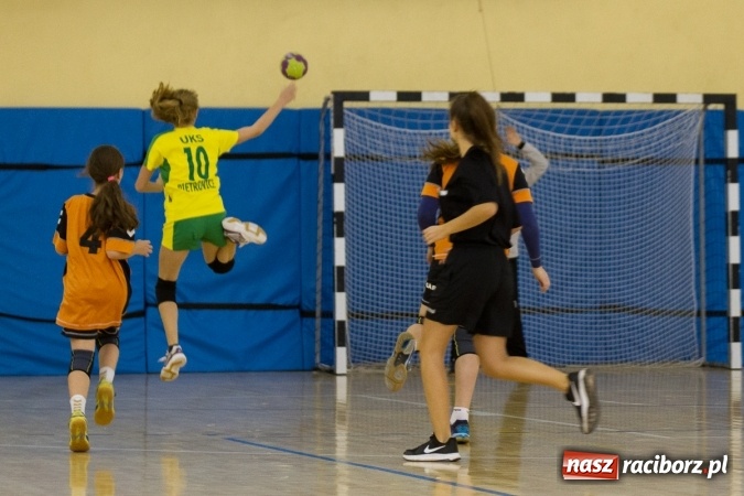 Zdjęcie w galerii na portalu naszraciborz.pl: 4. Turniej Piłki Ręcznej Dziewcząt Młodszych w Pietrowicach Wielkich wiadomości z regionu
