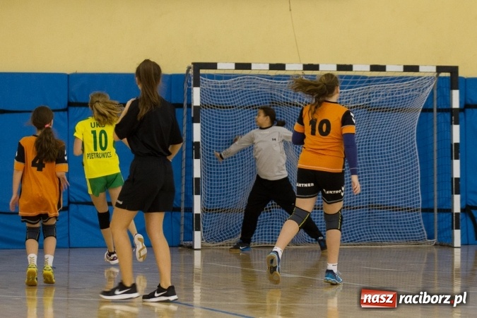 Zdjęcie w galerii na portalu naszraciborz.pl: 4. Turniej Piłki Ręcznej Dziewcząt Młodszych w Pietrowicach Wielkich wiadomości z regionu