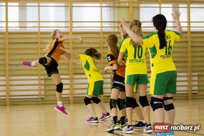 Zdjęcie w galerii na portalu naszraciborz.pl: 4. Turniej Piłki Ręcznej Dziewcząt Młodszych w Pietrowicach Wielkich wiadomości z regionu