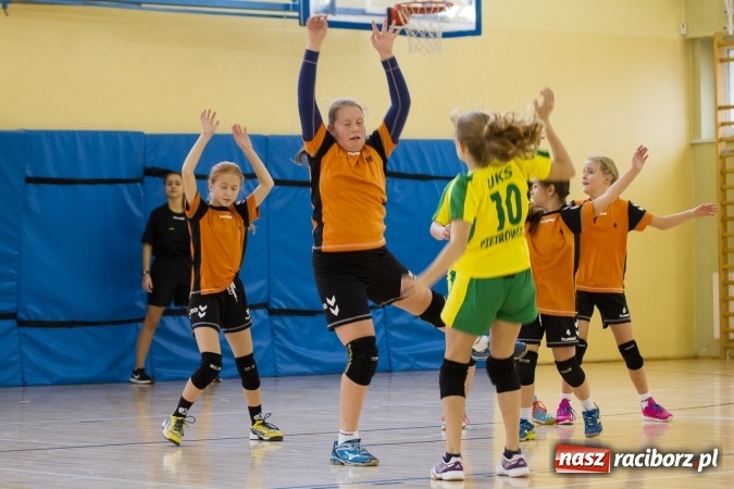 Zdjęcie w galerii na portalu naszraciborz.pl: 4. Turniej Piłki Ręcznej Dziewcząt Młodszych w Pietrowicach Wielkich wiadomości z regionu