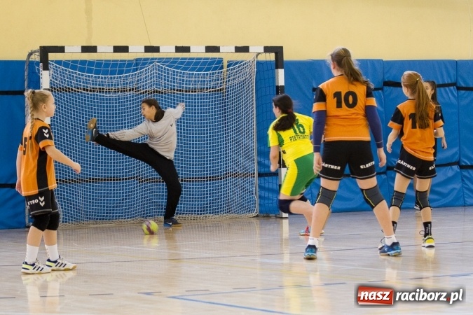 Zdjęcie w galerii na portalu naszraciborz.pl: 4. Turniej Piłki Ręcznej Dziewcząt Młodszych w Pietrowicach Wielkich wiadomości z regionu