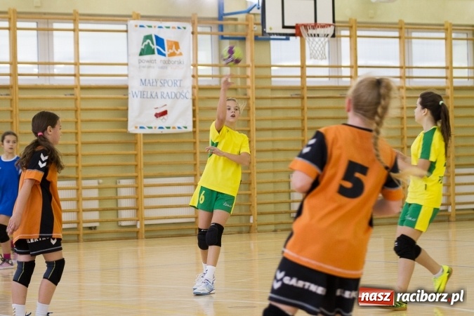 Zdjęcie w galerii na portalu naszraciborz.pl: 4. Turniej Piłki Ręcznej Dziewcząt Młodszych w Pietrowicach Wielkich wiadomości z regionu