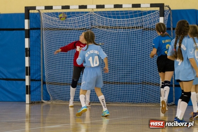 Zdjęcie w galerii na portalu naszraciborz.pl: 4. Turniej Piłki Ręcznej Dziewcząt Młodszych w Pietrowicach Wielkich wiadomości z regionu