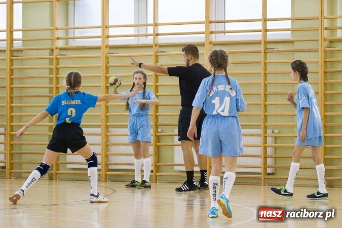 Zdjęcie w galerii na portalu naszraciborz.pl: 4. Turniej Piłki Ręcznej Dziewcząt Młodszych w Pietrowicach Wielkich wiadomości z regionu