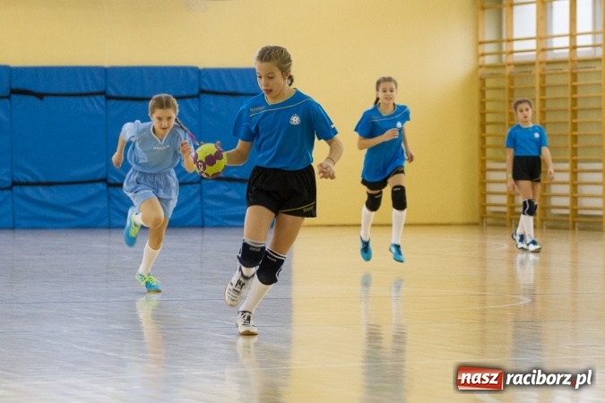 Zdjęcie w galerii na portalu naszraciborz.pl: 4. Turniej Piłki Ręcznej Dziewcząt Młodszych w Pietrowicach Wielkich wiadomości z regionu