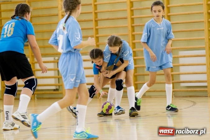 Zdjęcie w galerii na portalu naszraciborz.pl: 4. Turniej Piłki Ręcznej Dziewcząt Młodszych w Pietrowicach Wielkich wiadomości z regionu