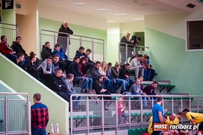 Zdjęcie w galerii na portalu naszraciborz.pl: Niedziela z HLPN. Emocji na parkiecie nie brakowało wiadomości z regionu