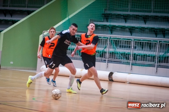 Zdjęcie w galerii na portalu naszraciborz.pl: Niedziela z HLPN. Emocji na parkiecie nie brakowało wiadomości z regionu