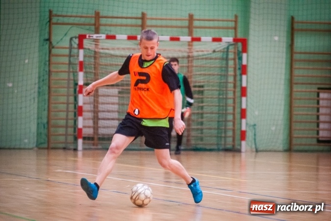 Zdjęcie w galerii na portalu naszraciborz.pl: Niedziela z HLPN. Emocji na parkiecie nie brakowało wiadomości z regionu