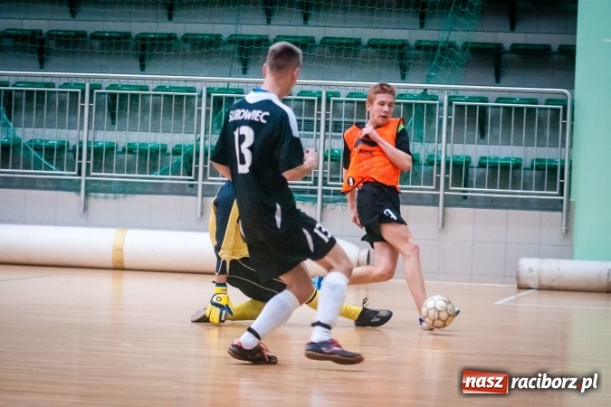 Zdjęcie w galerii na portalu naszraciborz.pl: Niedziela z HLPN. Emocji na parkiecie nie brakowało wiadomości z regionu