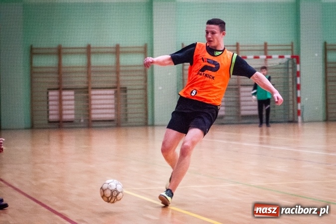 Zdjęcie w galerii na portalu naszraciborz.pl: Niedziela z HLPN. Emocji na parkiecie nie brakowało wiadomości z regionu