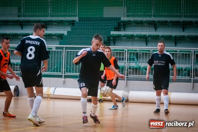 Zdjęcie w galerii na portalu naszraciborz.pl: Niedziela z HLPN. Emocji na parkiecie nie brakowało wiadomości z regionu