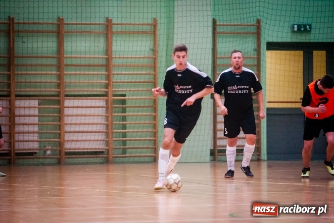 Zdjęcie w galerii na portalu naszraciborz.pl: Niedziela z HLPN. Emocji na parkiecie nie brakowało wiadomości z regionu