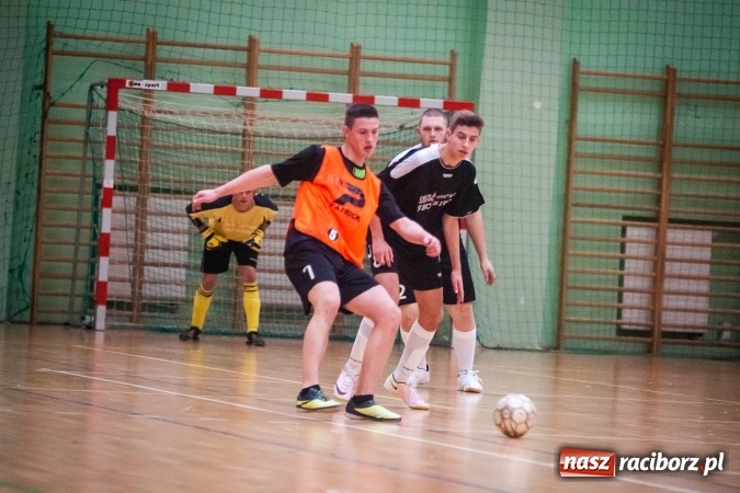 Zdjęcie w galerii na portalu naszraciborz.pl: Niedziela z HLPN. Emocji na parkiecie nie brakowało wiadomości z regionu