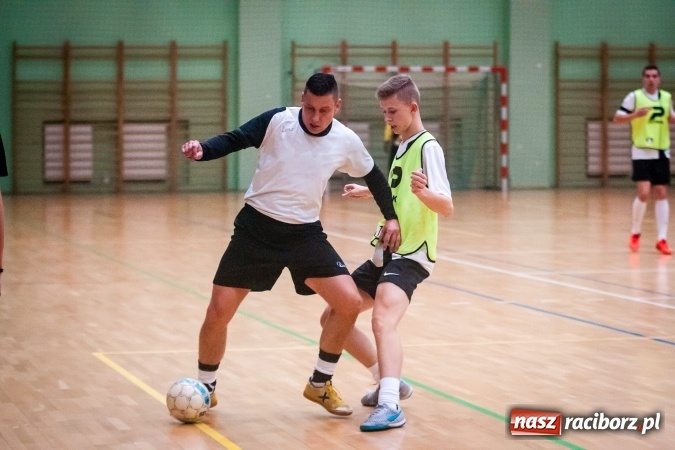 Zdjęcie w galerii na portalu naszraciborz.pl: Niedziela z HLPN. Emocji na parkiecie nie brakowało wiadomości z regionu