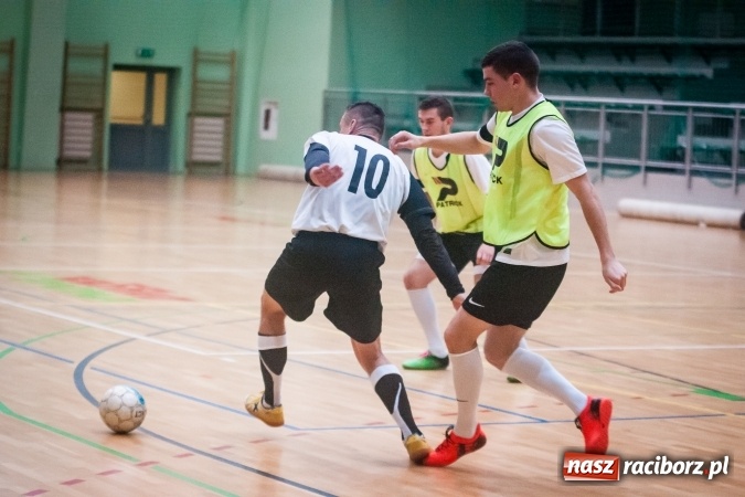 Zdjęcie w galerii na portalu naszraciborz.pl: Niedziela z HLPN. Emocji na parkiecie nie brakowało wiadomości z regionu
