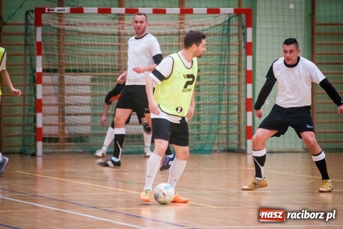 Zdjęcie w galerii na portalu naszraciborz.pl: Niedziela z HLPN. Emocji na parkiecie nie brakowało wiadomości z regionu