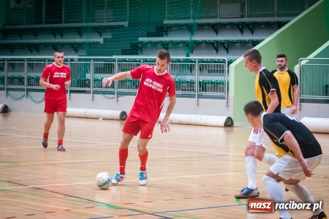 Zdjęcie w galerii na portalu naszraciborz.pl: Niedziela z HLPN. Emocji na parkiecie nie brakowało wiadomości z regionu