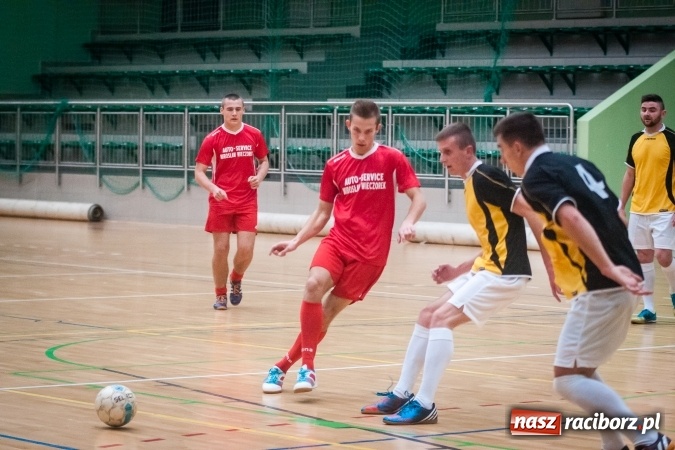 Zdjęcie w galerii na portalu naszraciborz.pl: Niedziela z HLPN. Emocji na parkiecie nie brakowało wiadomości z regionu