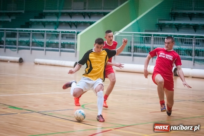 Zdjęcie w galerii na portalu naszraciborz.pl: Niedziela z HLPN. Emocji na parkiecie nie brakowało wiadomości z regionu