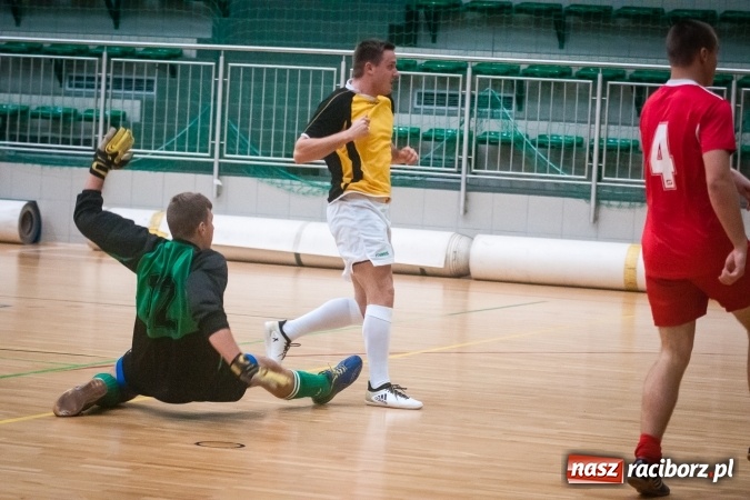 Zdjęcie w galerii na portalu naszraciborz.pl: Niedziela z HLPN. Emocji na parkiecie nie brakowało wiadomości z regionu
