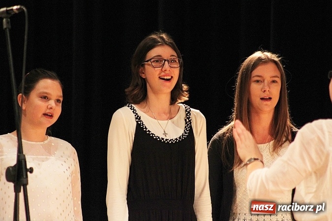 Zdjęcie w galerii na portalu naszraciborz.pl: Niedziela przy dźwiękach pieśni ch&oacute;ralnych do sł&oacute;w Josepha von Eichendorffa w Raciborskim Centrum Kultury wiadomości z regionu
