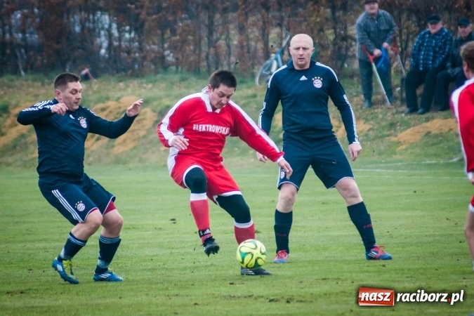 Zdjęcie w galerii na portalu naszraciborz.pl: A klasa: Mecz na szczycie dla Raszczyc wiadomości z regionu