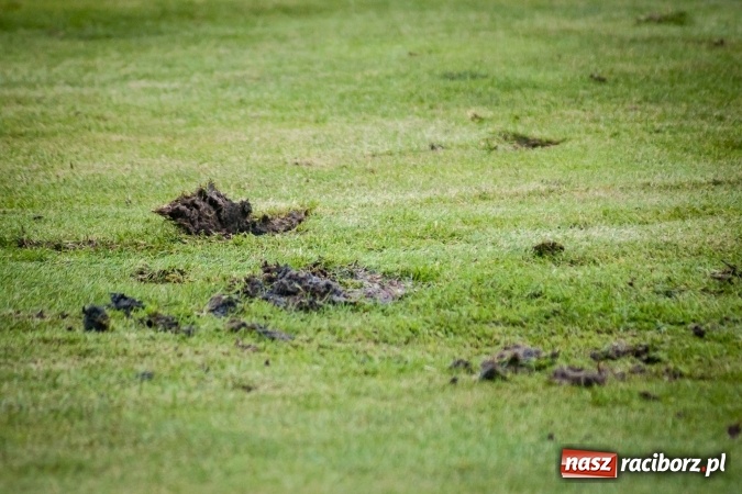 Zdjęcie w galerii na portalu naszraciborz.pl: A klasa: Mecz na szczycie dla Raszczyc wiadomości z regionu