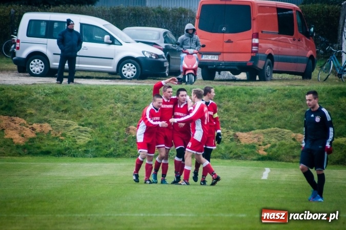 Zdjęcie w galerii na portalu naszraciborz.pl: A klasa: Mecz na szczycie dla Raszczyc wiadomości z regionu