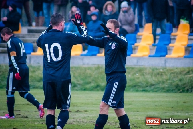 Zdjęcie w galerii na portalu naszraciborz.pl: A klasa: Mecz na szczycie dla Raszczyc wiadomości z regionu