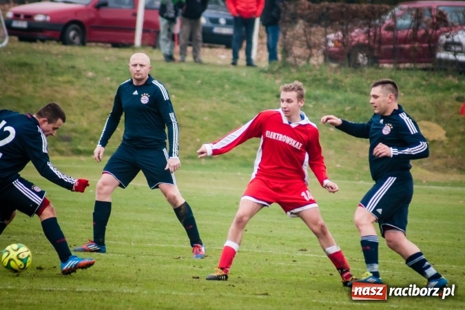 Zdjęcie w galerii na portalu naszraciborz.pl: A klasa: Mecz na szczycie dla Raszczyc wiadomości z regionu
