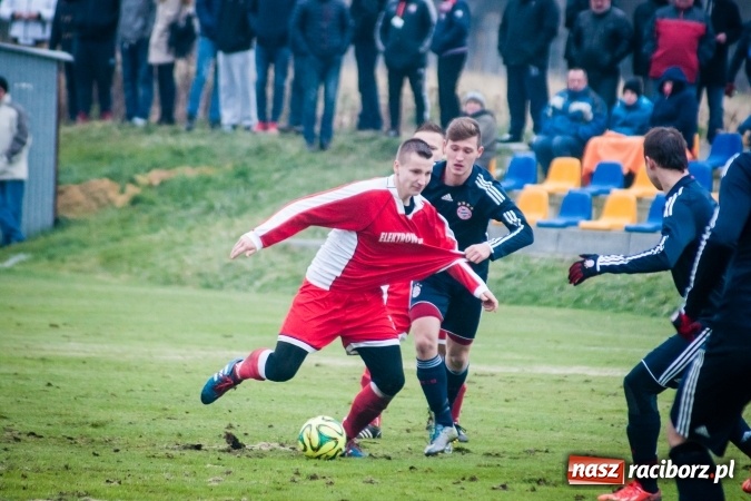 Zdjęcie w galerii na portalu naszraciborz.pl: A klasa: Mecz na szczycie dla Raszczyc wiadomości z regionu