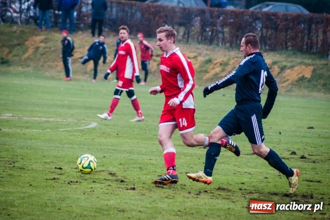 Zdjęcie w galerii na portalu naszraciborz.pl: A klasa: Mecz na szczycie dla Raszczyc wiadomości z regionu