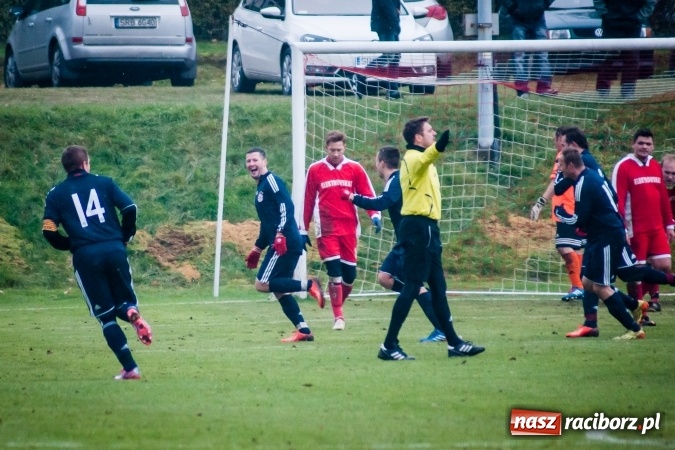 Zdjęcie w galerii na portalu naszraciborz.pl: A klasa: Mecz na szczycie dla Raszczyc wiadomości z regionu