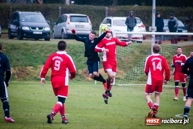 Zdjęcie w galerii na portalu naszraciborz.pl: A klasa: Mecz na szczycie dla Raszczyc wiadomości z regionu