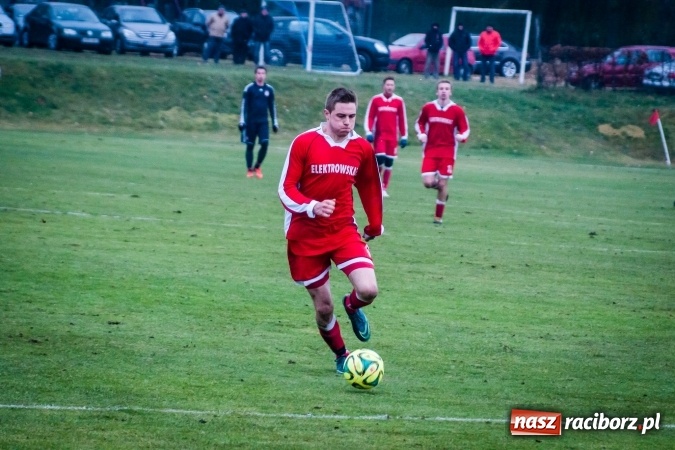 Zdjęcie w galerii na portalu naszraciborz.pl: A klasa: Mecz na szczycie dla Raszczyc wiadomości z regionu