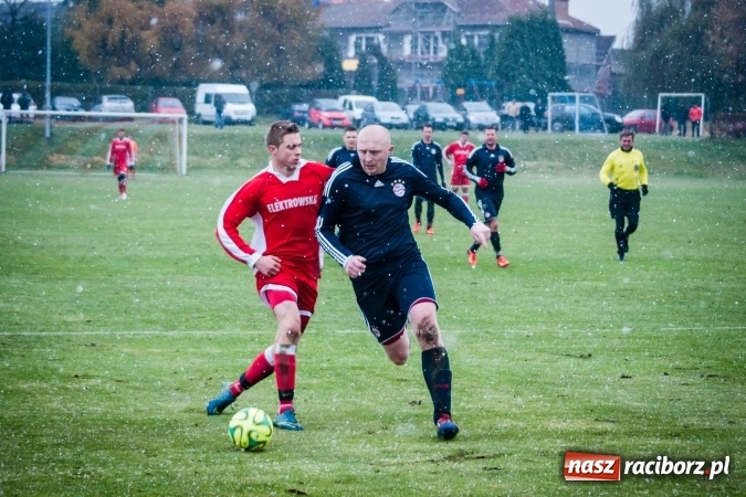 Zdjęcie w galerii na portalu naszraciborz.pl: A klasa: Mecz na szczycie dla Raszczyc wiadomości z regionu