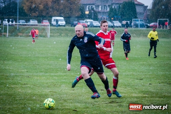 Zdjęcie w galerii na portalu naszraciborz.pl: A klasa: Mecz na szczycie dla Raszczyc wiadomości z regionu