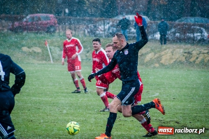Zdjęcie w galerii na portalu naszraciborz.pl: A klasa: Mecz na szczycie dla Raszczyc wiadomości z regionu