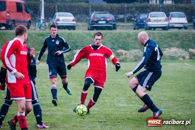 Zdjęcie w galerii na portalu naszraciborz.pl: A klasa: Mecz na szczycie dla Raszczyc wiadomości z regionu