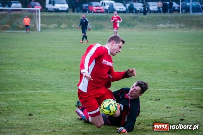 Zdjęcie w galerii na portalu naszraciborz.pl: A klasa: Mecz na szczycie dla Raszczyc wiadomości z regionu